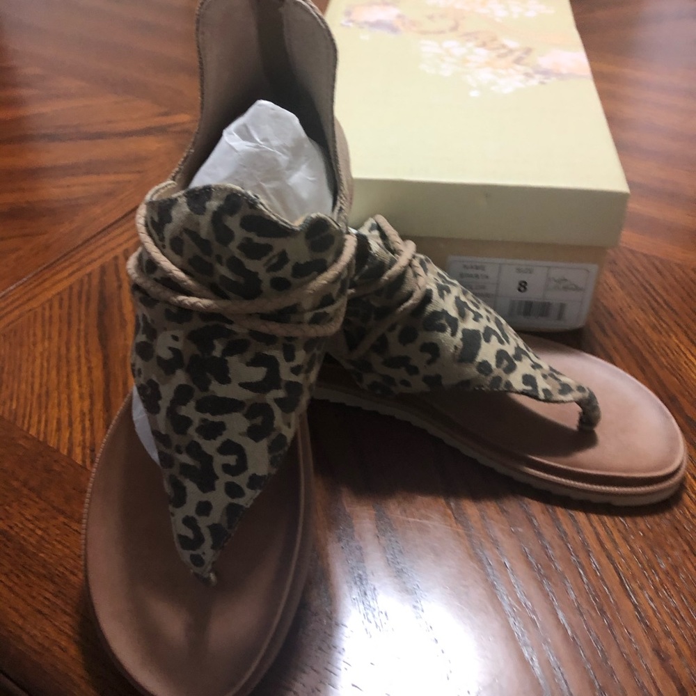 NWT Very G Sparta sandals